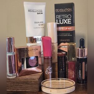 MAKEUP BEAUTY BUNDLE 10pc REVOLUTION